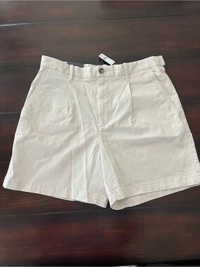 Banana Republic women’s  Flat Front Pleated Shorts - White/Cream
